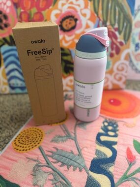 Owala 32oz Freesip Tumbler in the Good Egg Color-Way